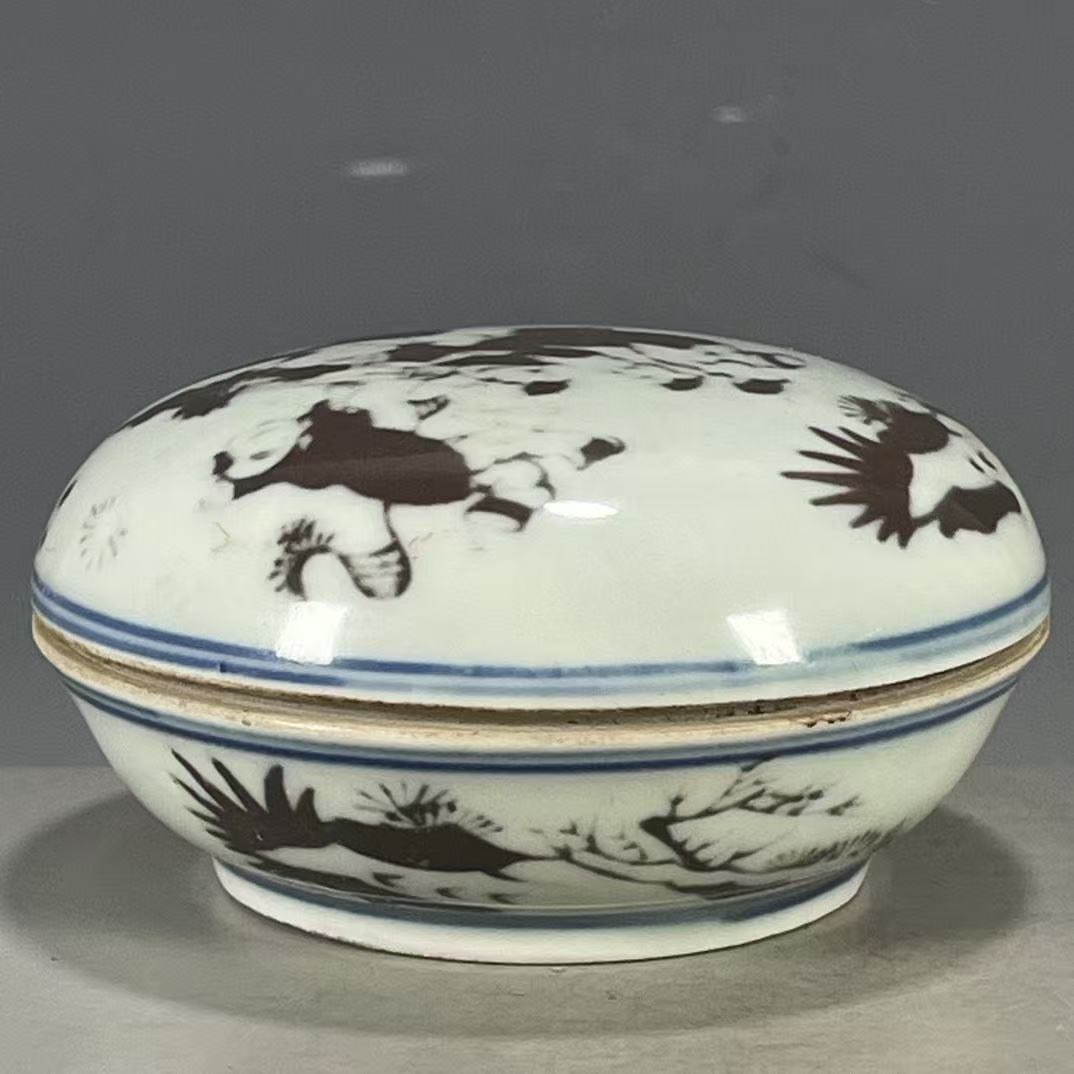 Chinese Porcelain Covered Round Treasure Box (1 of 6)