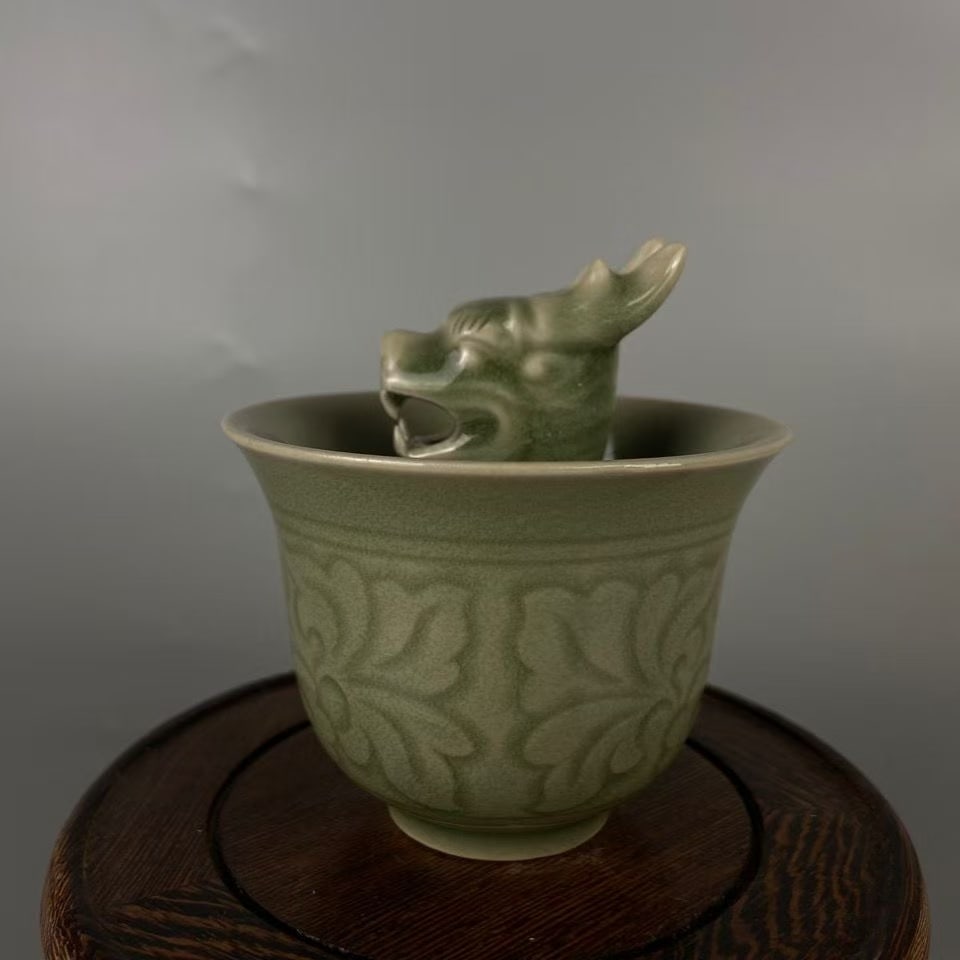 Chinese Porcelain Dragon-head Fair (1 of 6)