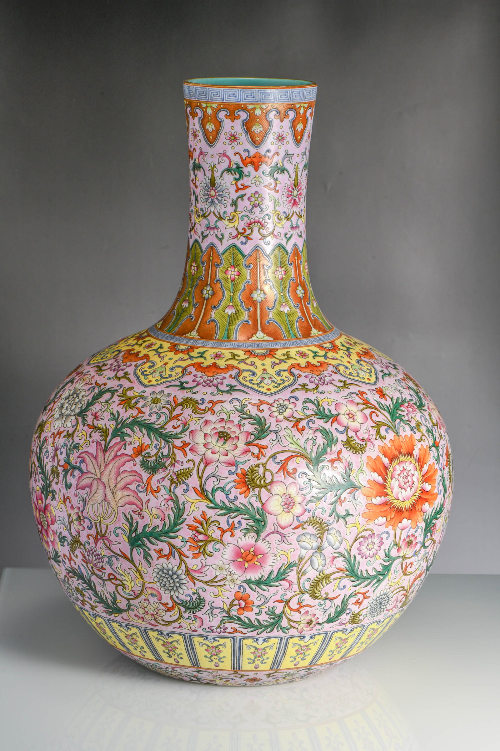A FAMILLE ROSE 'FLORAL' GLOBULAR VASE: A FAMILLE ROSE 'FLORAL' GLOBULAR VASE Description: Length:33cm, Height:53.5cm