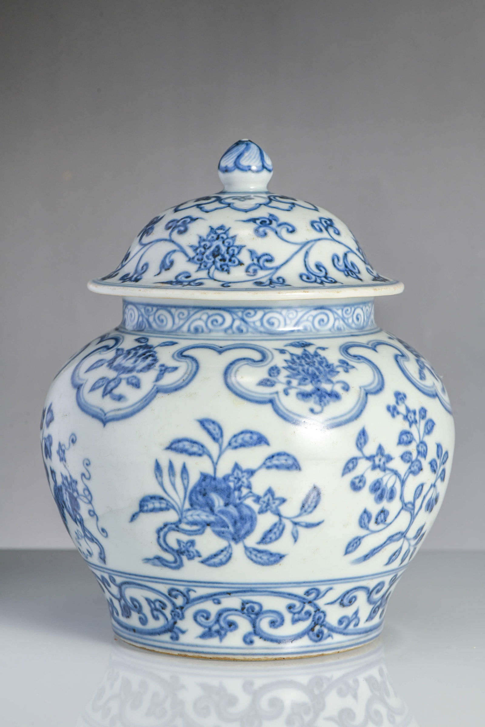 A BLUE AND WHITE 'FRUITS AND FLOWERS' COVERED JAR: A BLUE AND WHITE 'FRUITS AND FLOWERS' COVERED JAR Description: Width: 16.5 cm, Height: 19.5 cm