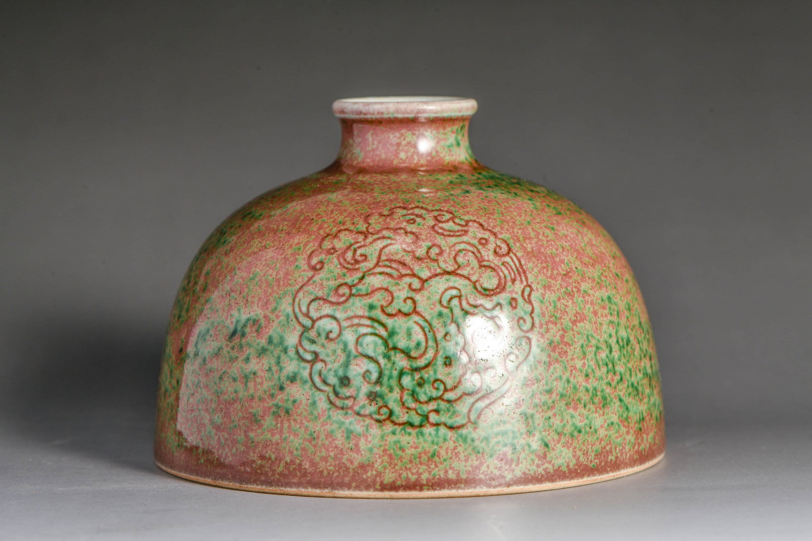 A RED-GLAZED INCISED 'INTERLOCKING DRAGON' JAR - 2