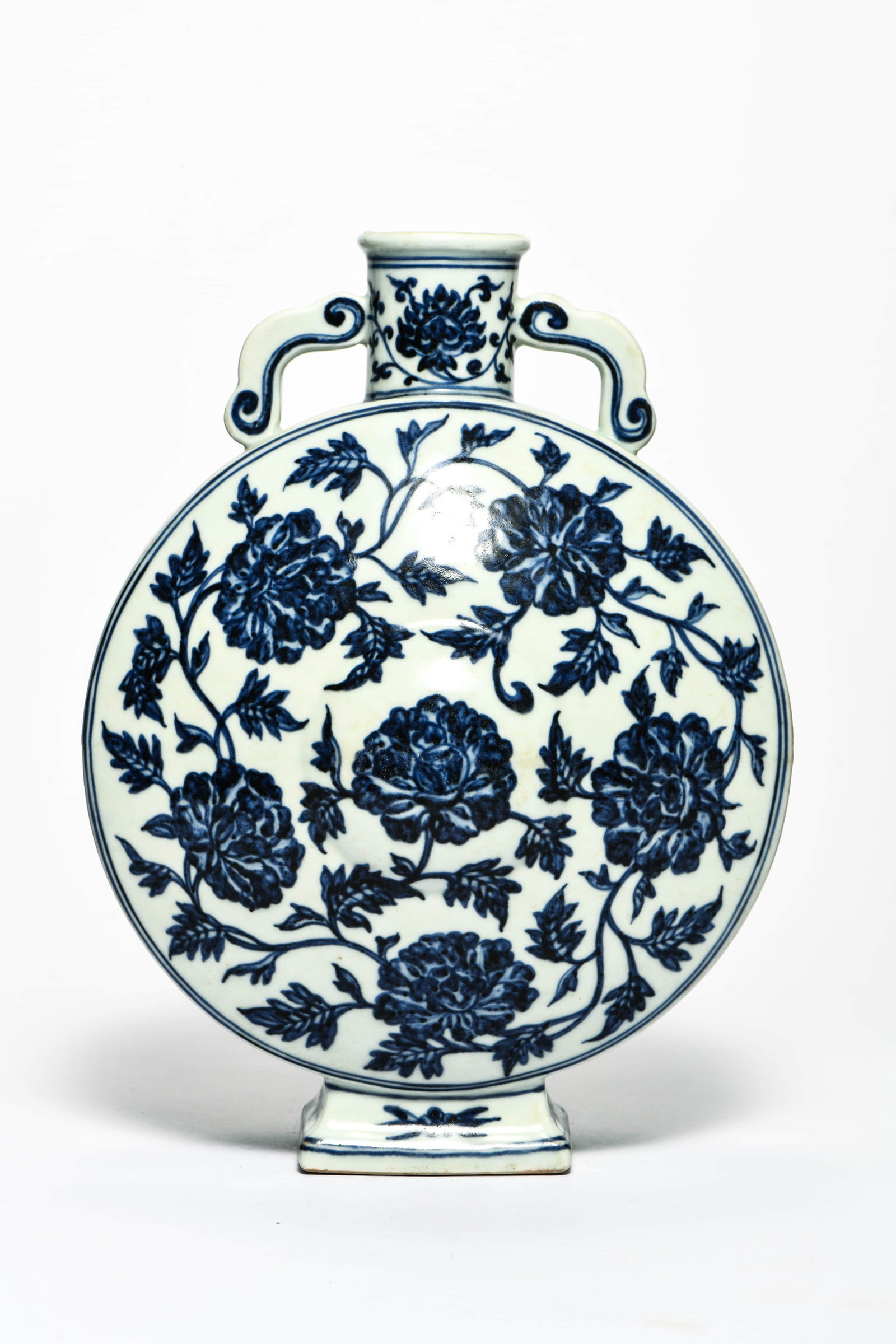 A BLUE AND WHITE 'INTERLOCKING FLOWERS' MOONFLASK - 2