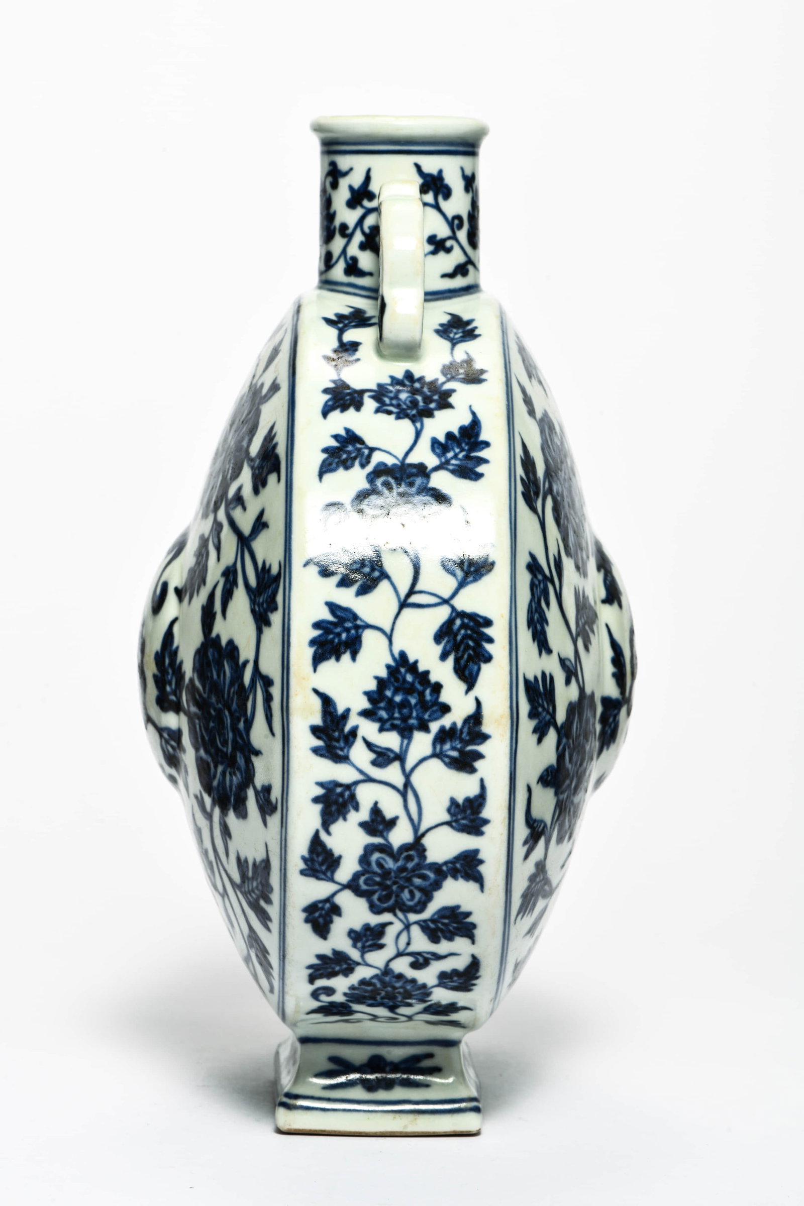 A BLUE AND WHITE 'INTERLOCKING FLOWERS' MOONFLASK - 3