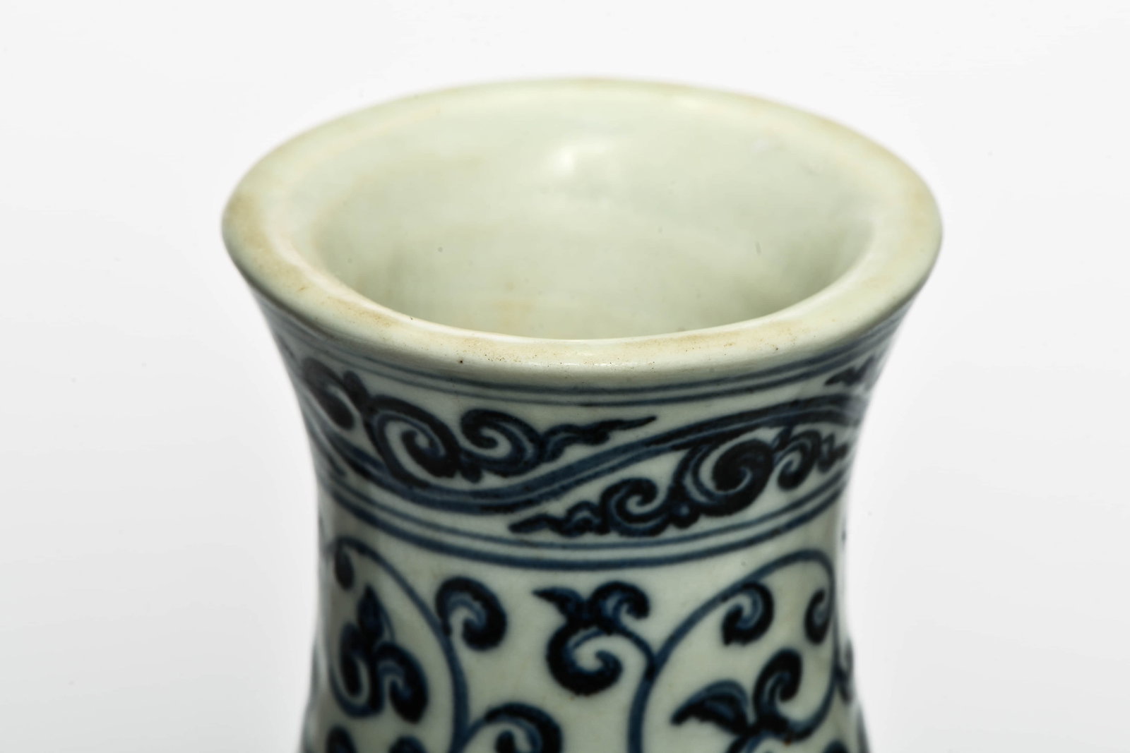 A BLUE AND WHITE 'INTERLOCKING FLOWERS' MOONFLASK - 5