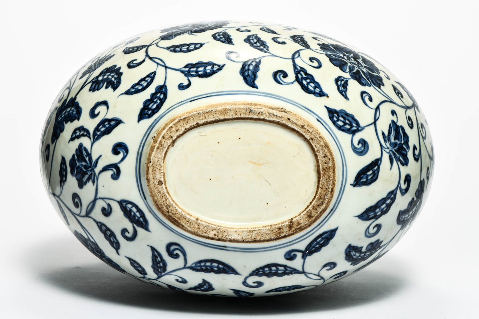 A BLUE AND WHITE 'INTERLOCKING FLOWERS' MOONFLASK - 6