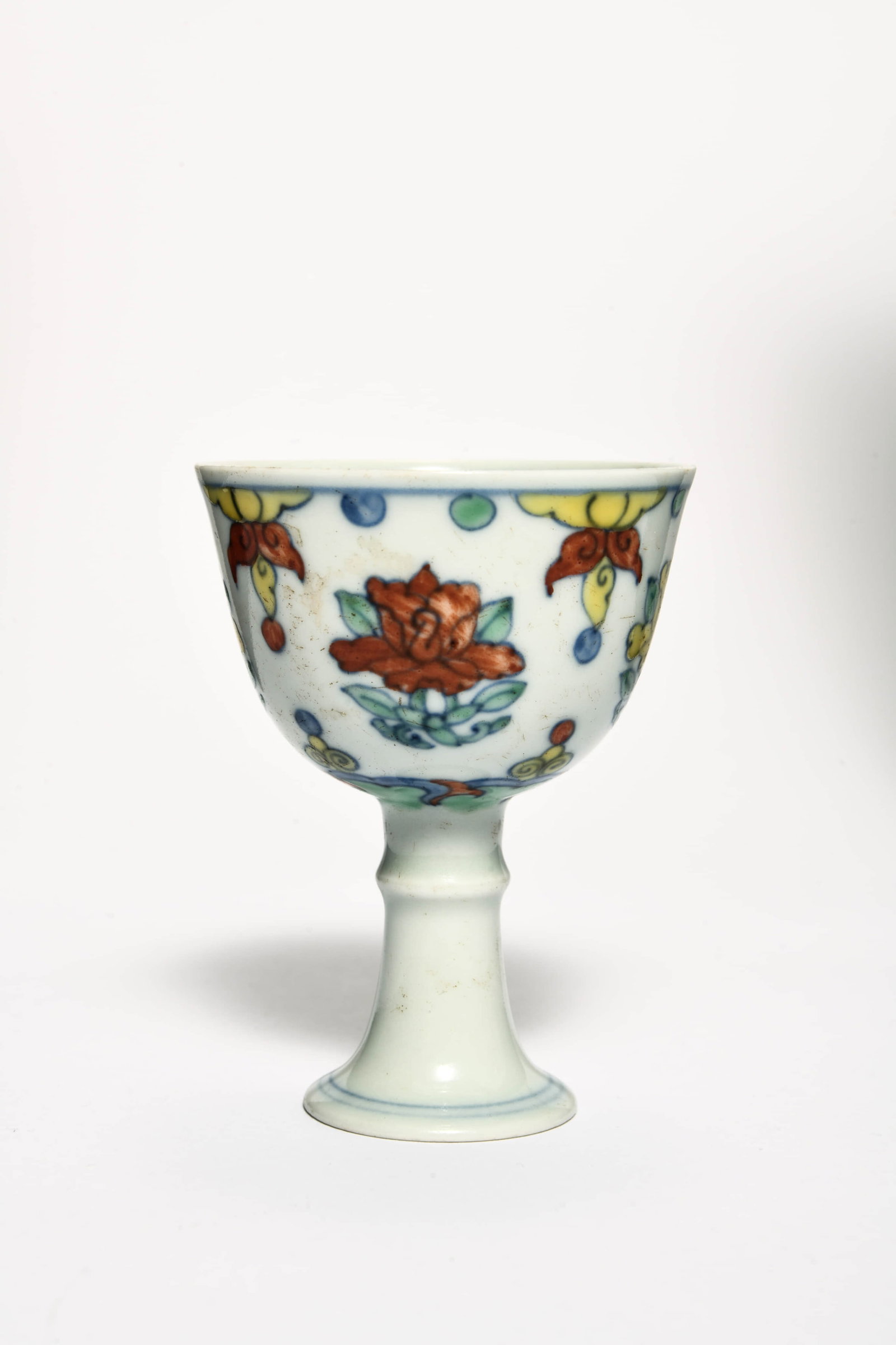A DOUCAI 'FLORAL' STEM CUP (1 of 5)