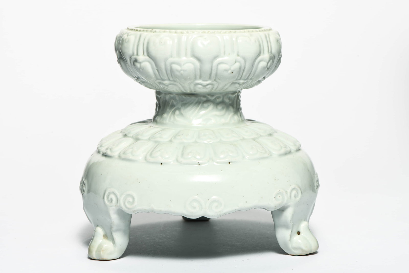 A WHITE-GLAZED INCISED 'LOTUS PETALS' THREE-LEGGED CENSER: A WHITE-GLAZED INCISED 'LOTUS PETALS' THREE-LEGGED CENSER Description: Length: 18cm Width: 18cm Height: 20cm