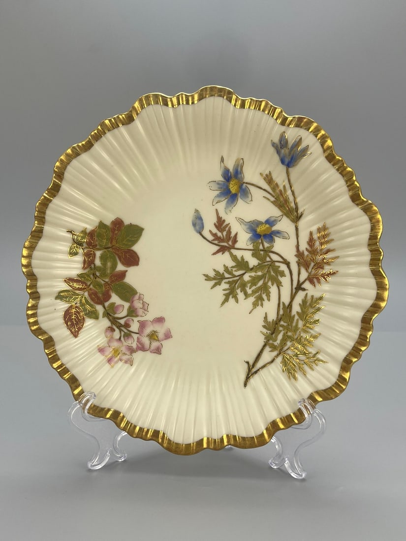 A 'INTERLOCKING FLOWERS' dish - 2
