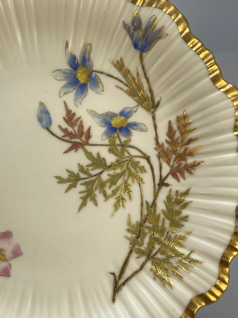 A 'INTERLOCKING FLOWERS' dish - 5