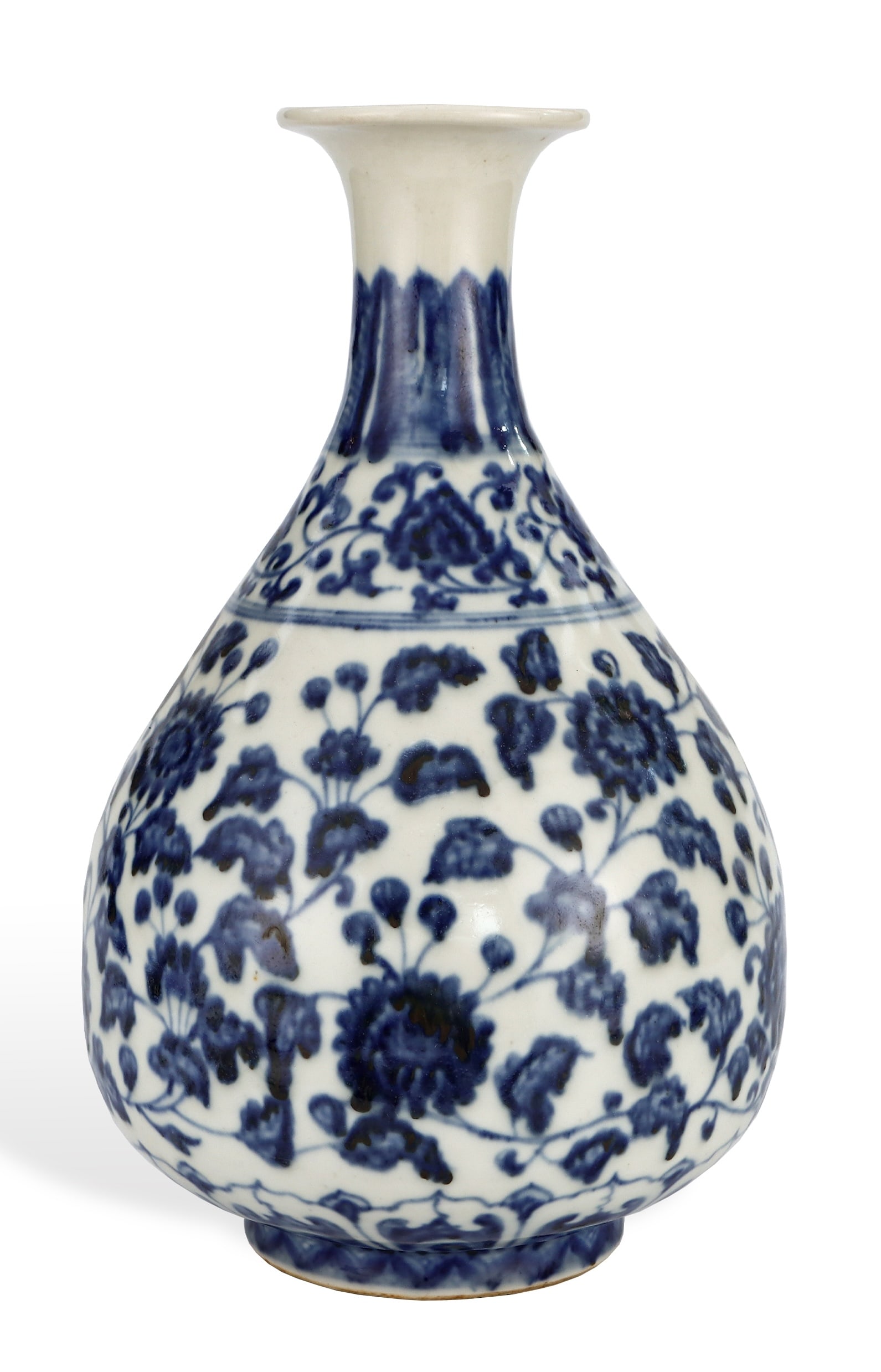 A BLUE AND WHITE 'INTERLOCKING FLOWERS' YUHUCHUN VASE: A BLUE AND WHITE 'INTERLOCKING FLOWERS' YUHUCHUN VASE Dimensions: Length: 21 cm (8.3 in.), Height: 33.8 cm (13.3 in.). All measurements are approximate.