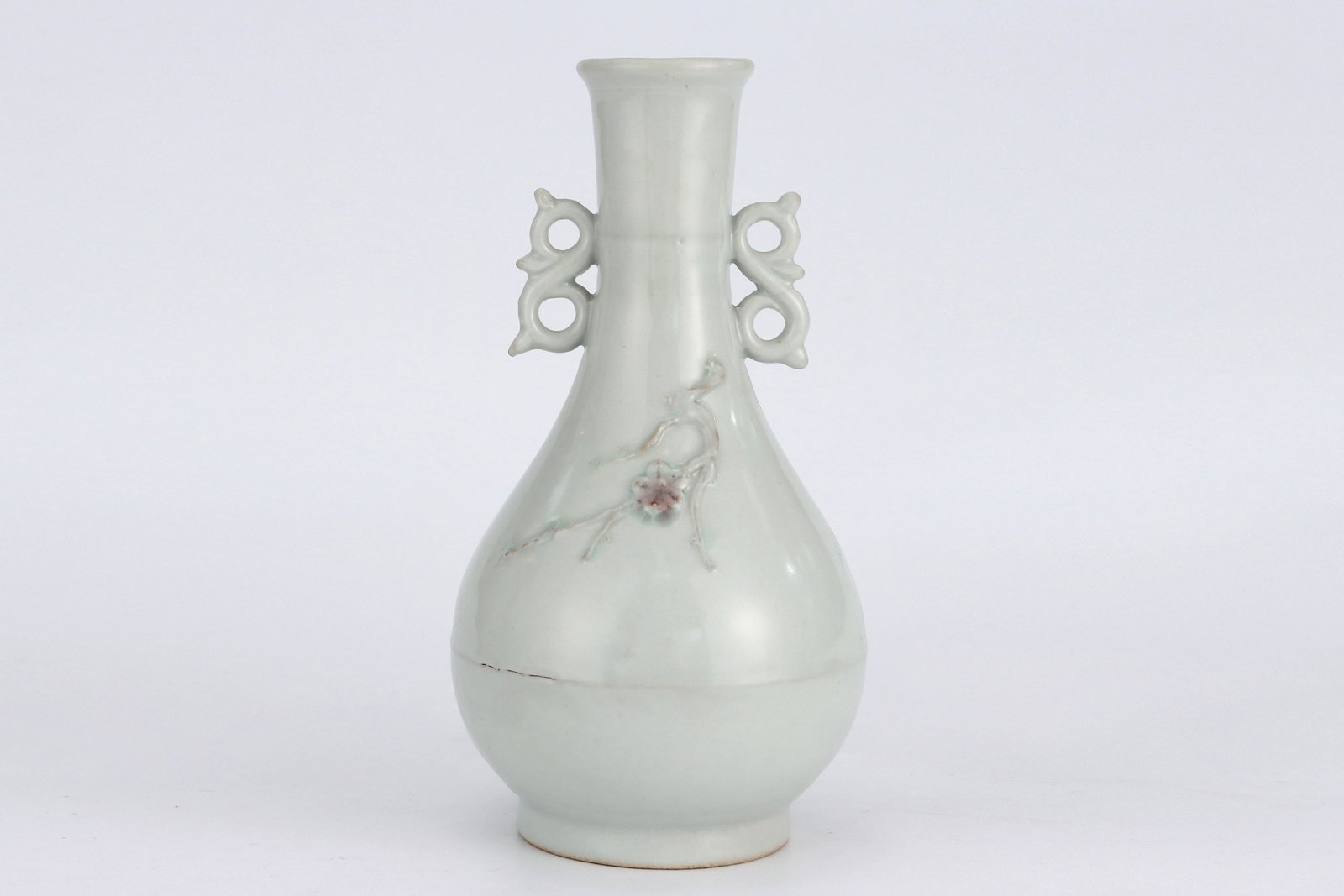 A SWEET WHITE-GLAZED TWO-HANDLED VASE - 2