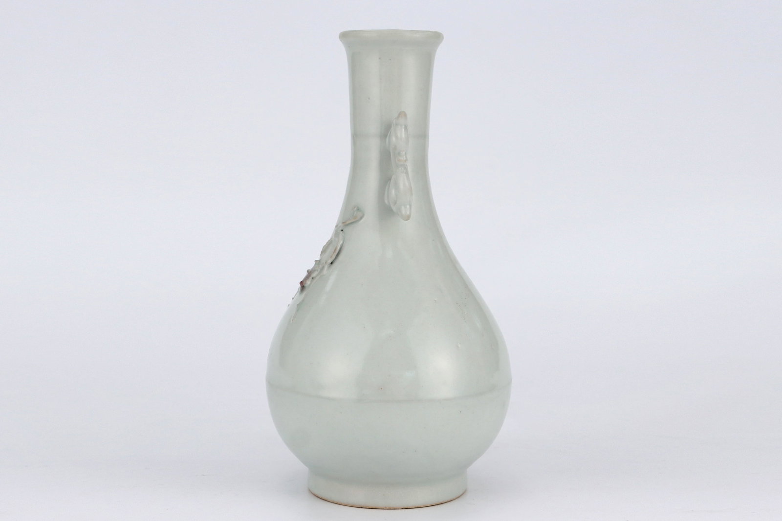 A SWEET WHITE-GLAZED TWO-HANDLED VASE - 5
