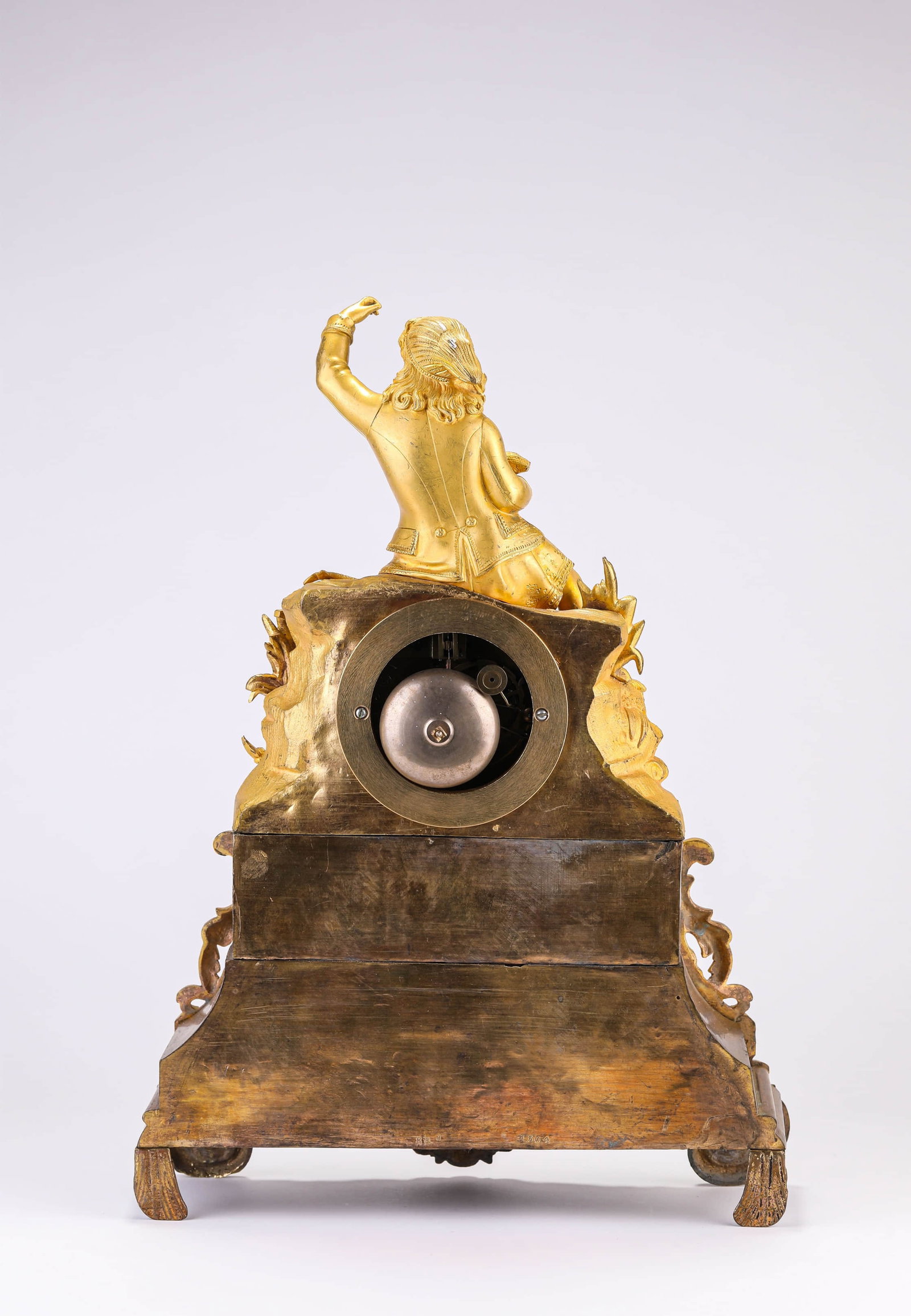 A GILT-BRONZE MANTEL CLOCK - 5