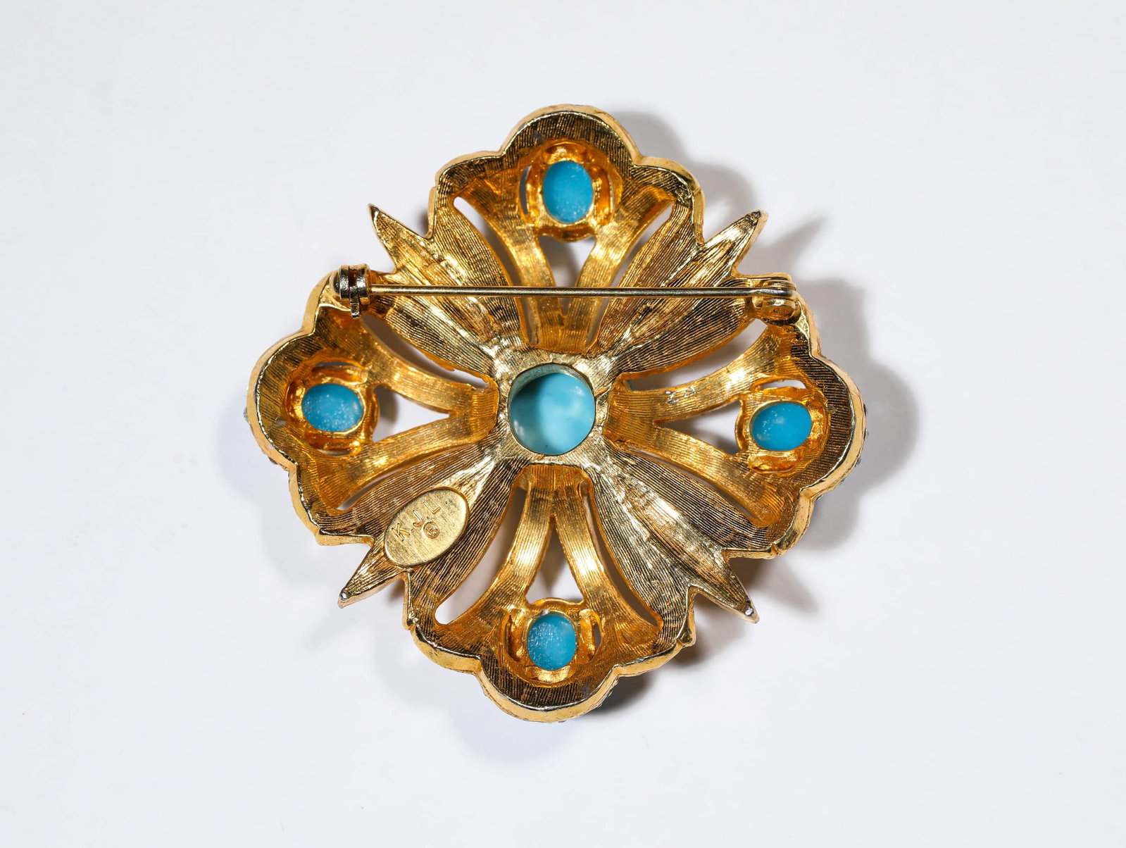 A FLORAL BROOCH - 2