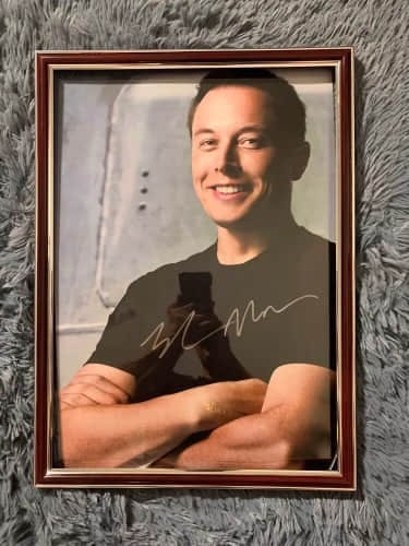 ELON MUSK SIGNED PHOTOGRAPH (1 of 2)