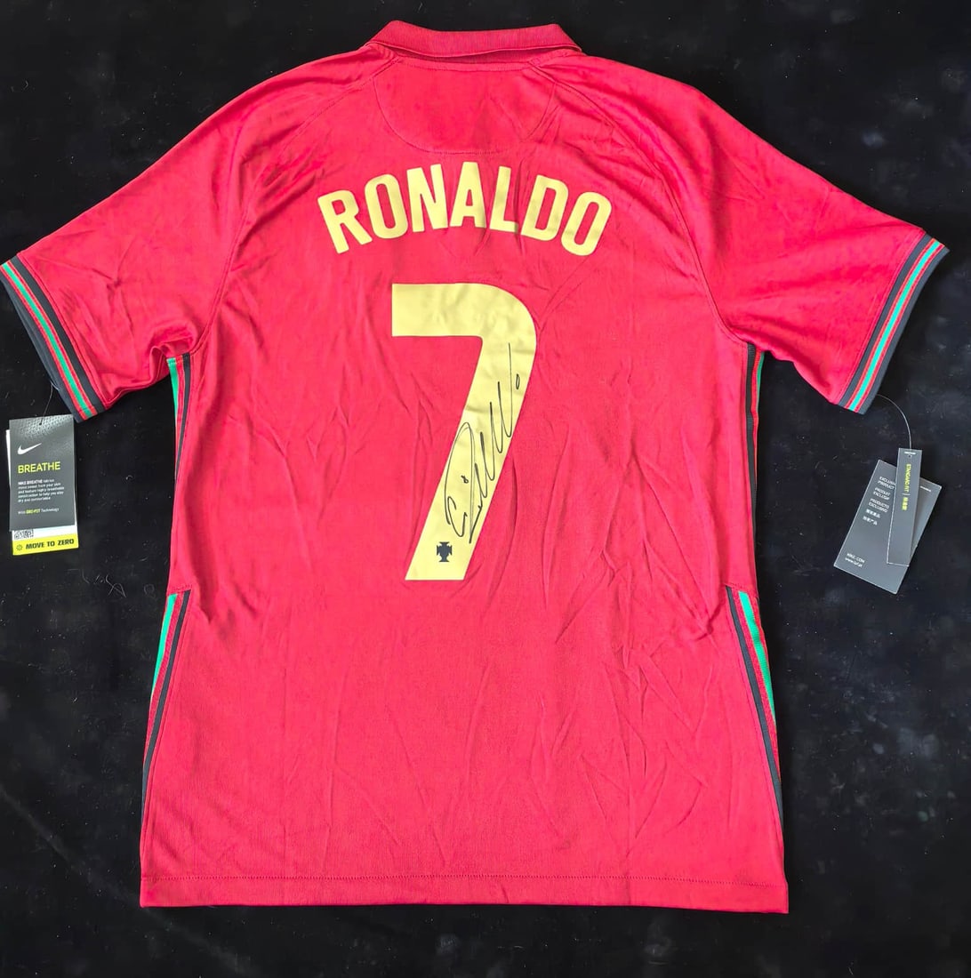 CRISTIANO RONALDO SIGNED JERSEY (1 of 3)