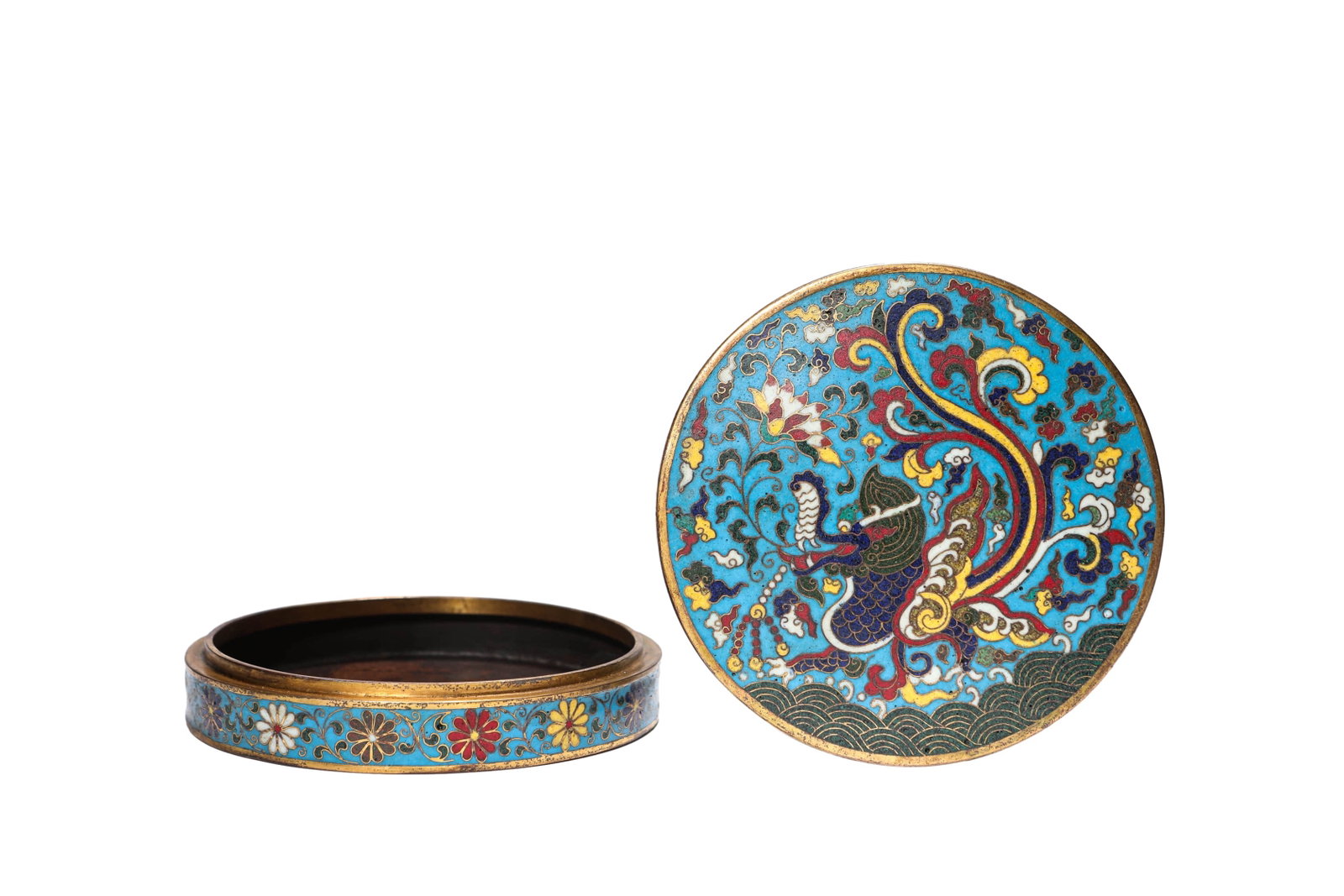 A CLOISONNÉ ENAMEL 'FLOWERS AND DRAGON' COVERED BOX (1 of 5)