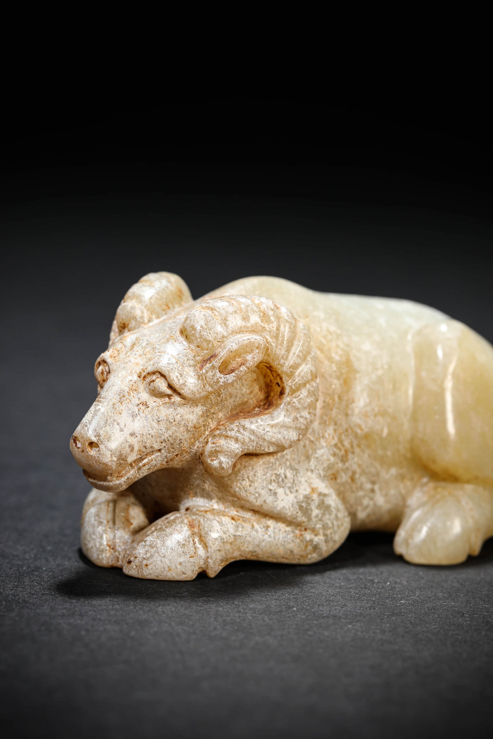 A JADE 'AUSPICIOUS BEAST' ORNAMENT - 4