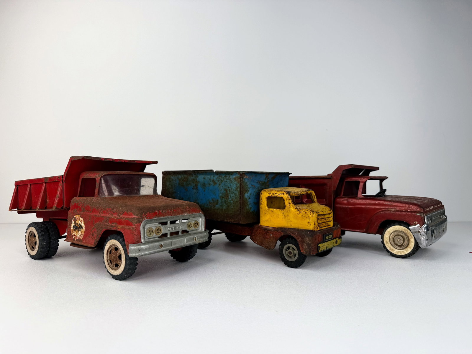 Lot of three dump trucks (1 of 12)