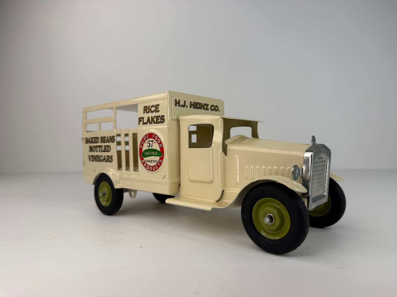 Metalcraft Toys H.J. Heinz Advertising Pressed Steel Toy Truck (1 of 8)