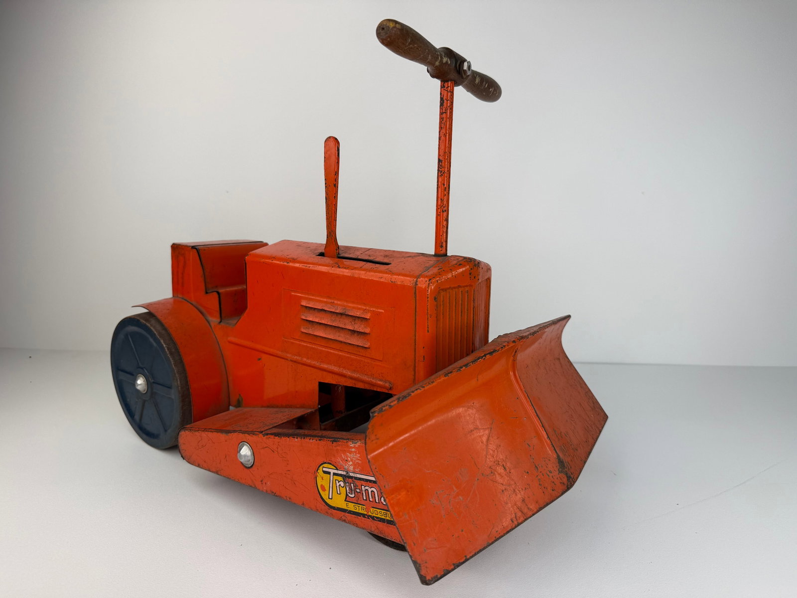 Tru-Matic pressed steel ride-on tractor bulldozer (1 of 9)