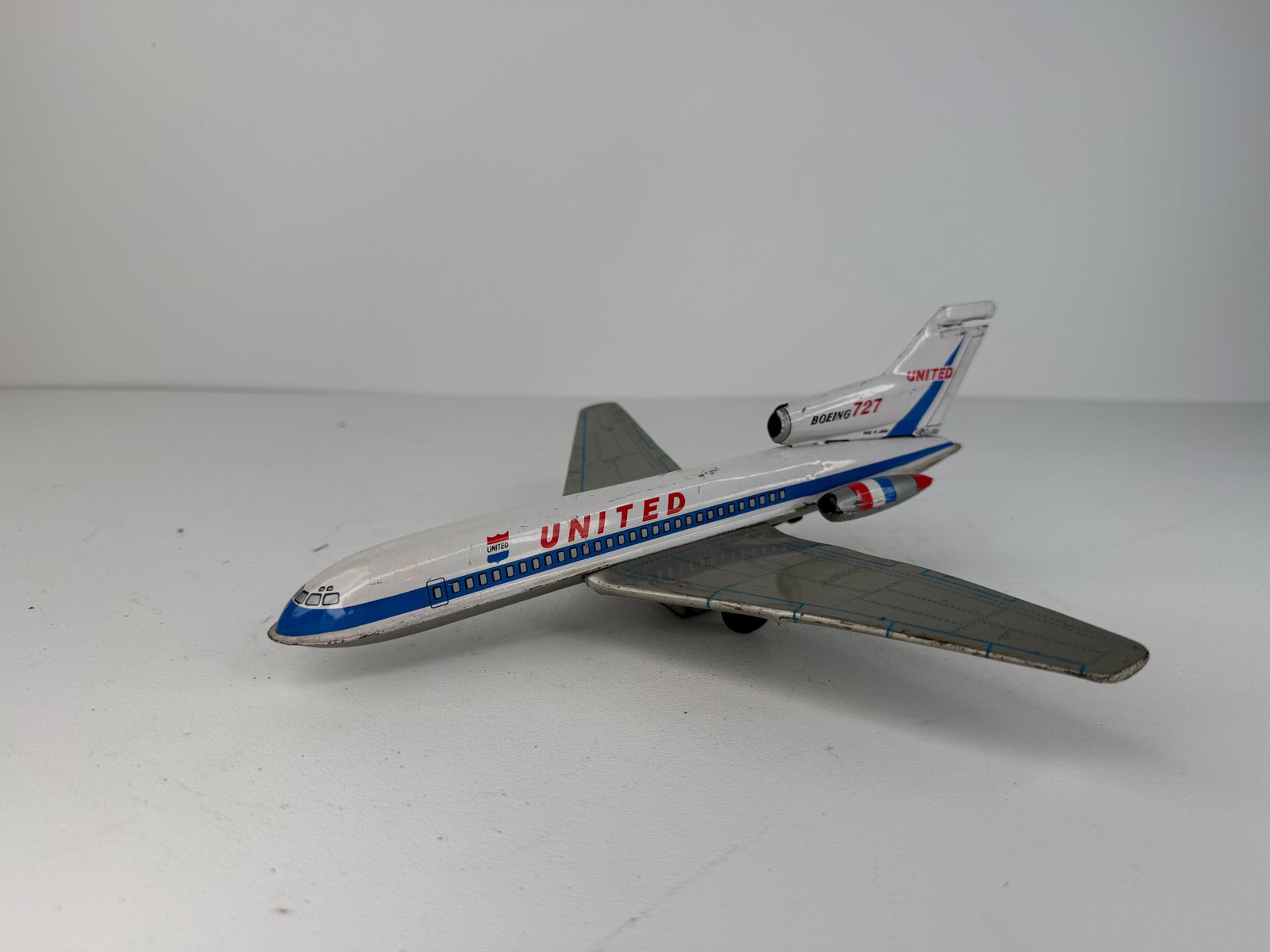 Tinplate United Airlines Boeing 727 Toy Plane (1 of 4)