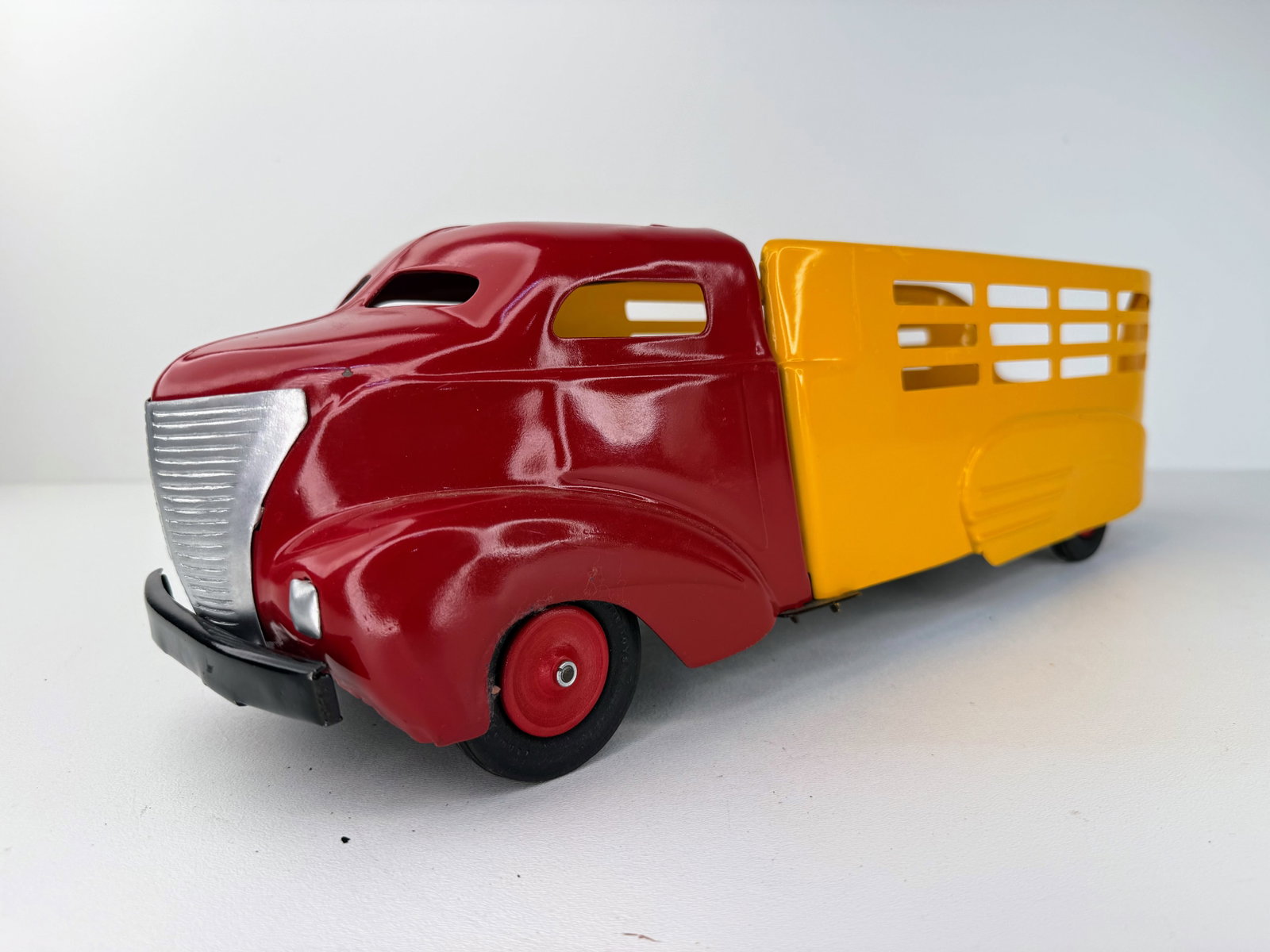 Repainted Wyandotte All Metal Prod. Truck (1 of 7)
