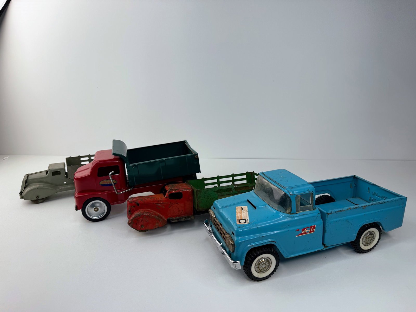 Lot of four pressed steel trucks (1 of 12)