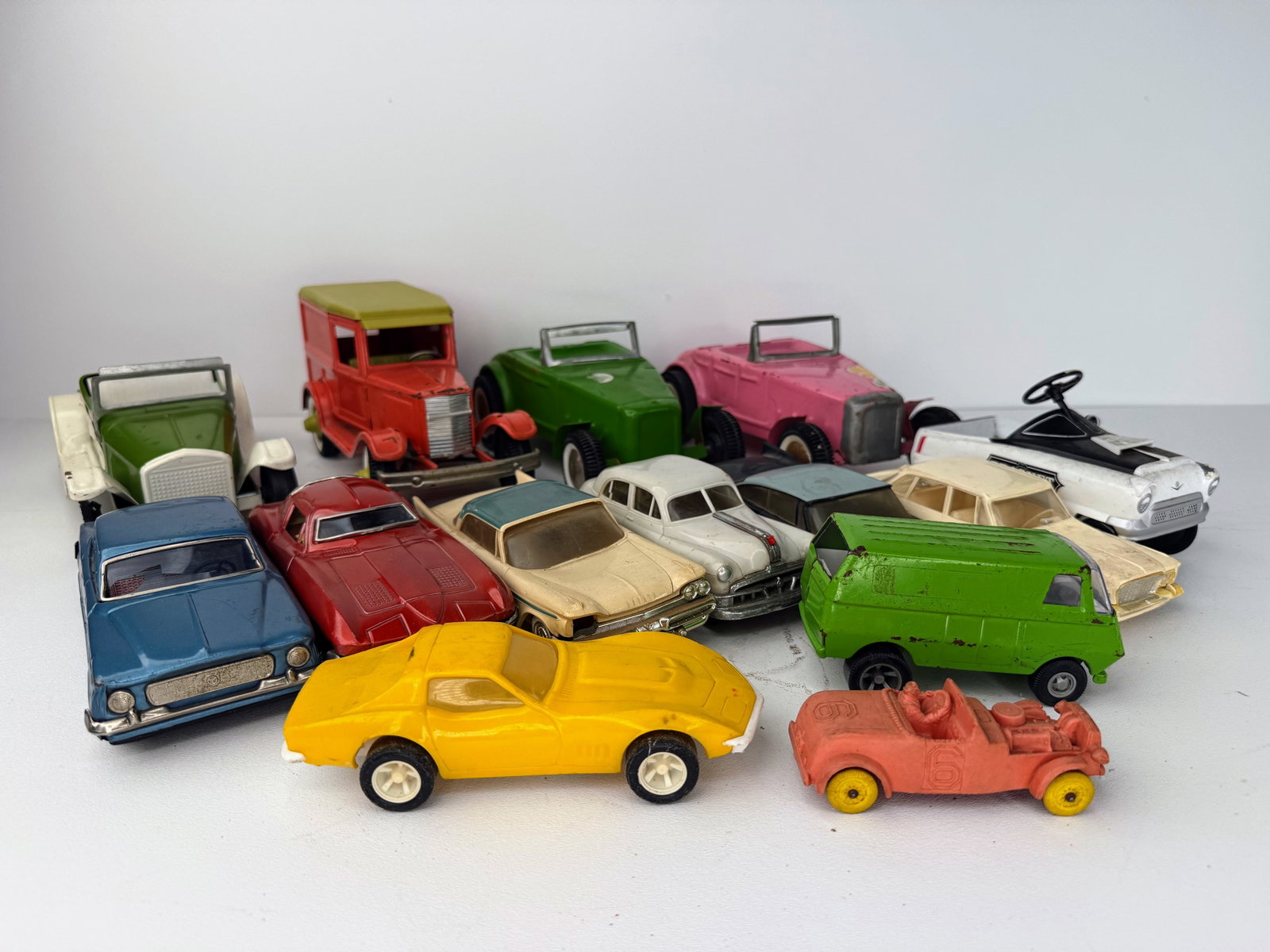 Lot of 14 vintage cars (1 of 15)
