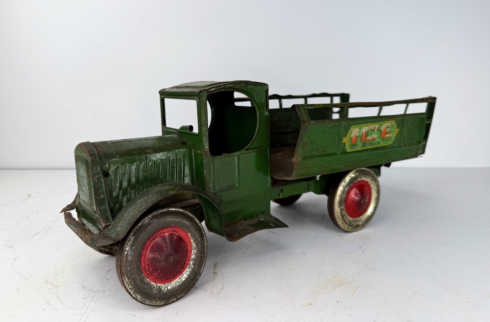 Kiddies Metal pressed tin Ice Truck (1 of 8)
