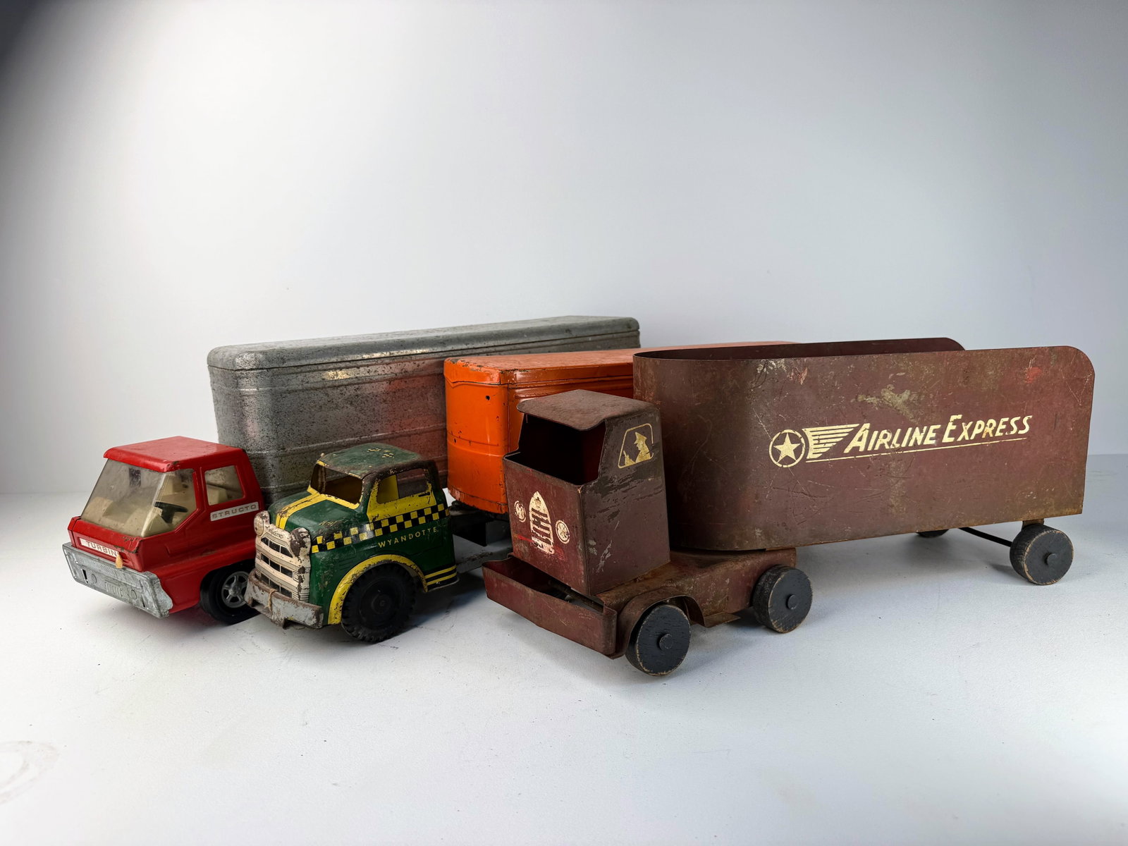 Lot of three pressed steel Tractor-trailer trucks (1 of 4)