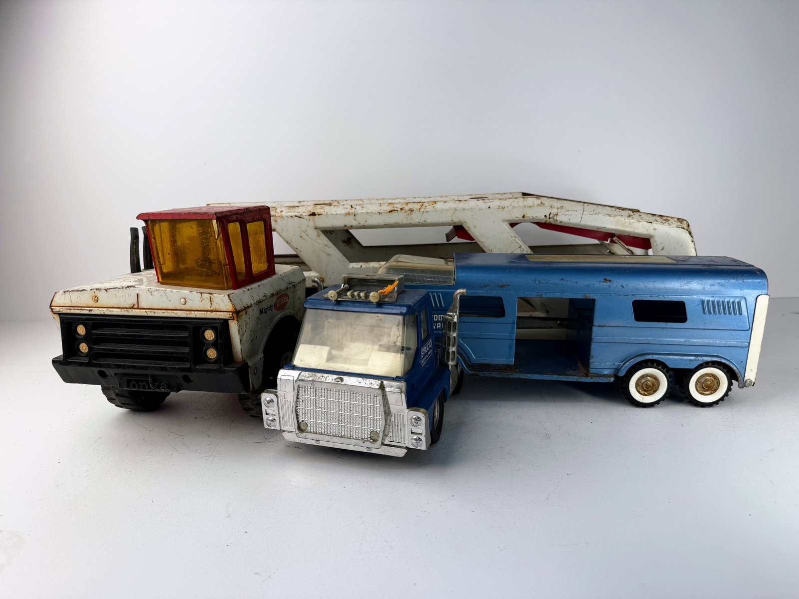 Set of two pressed steel Trucks and trailers (1 of 3)