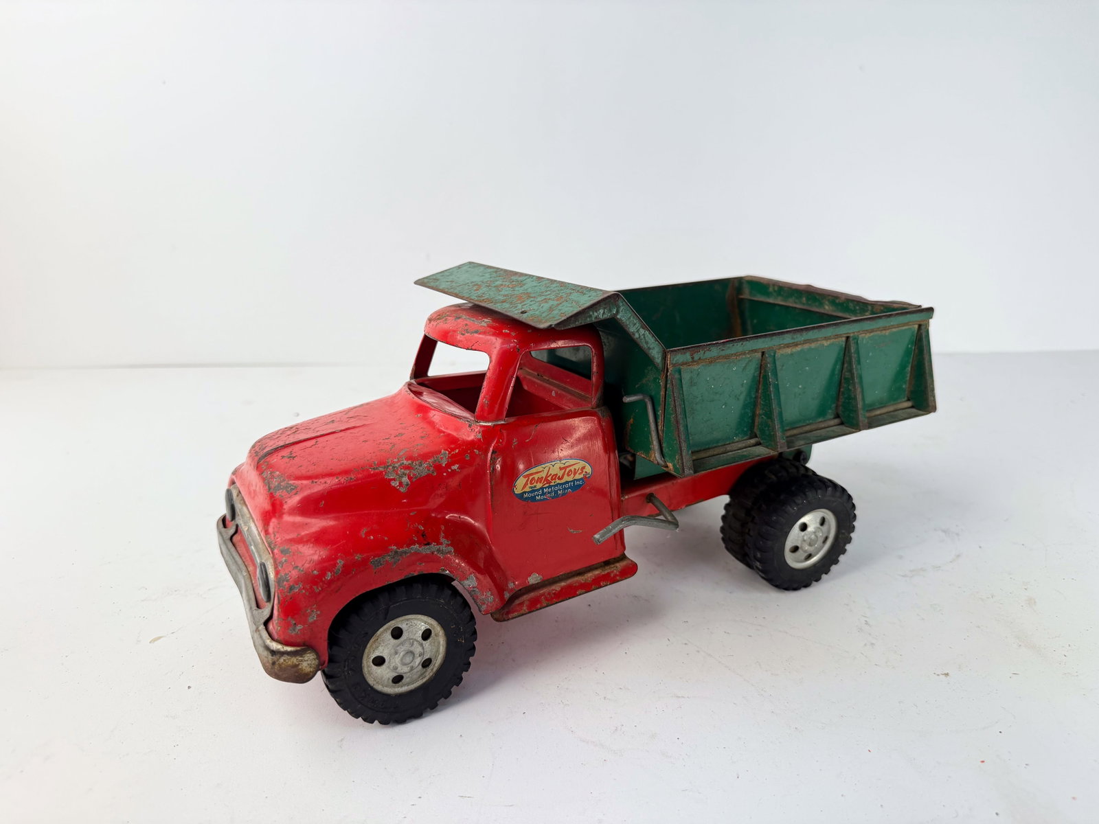 Pressed Steel Tonka Trucks spring dump truck (1 of 9)