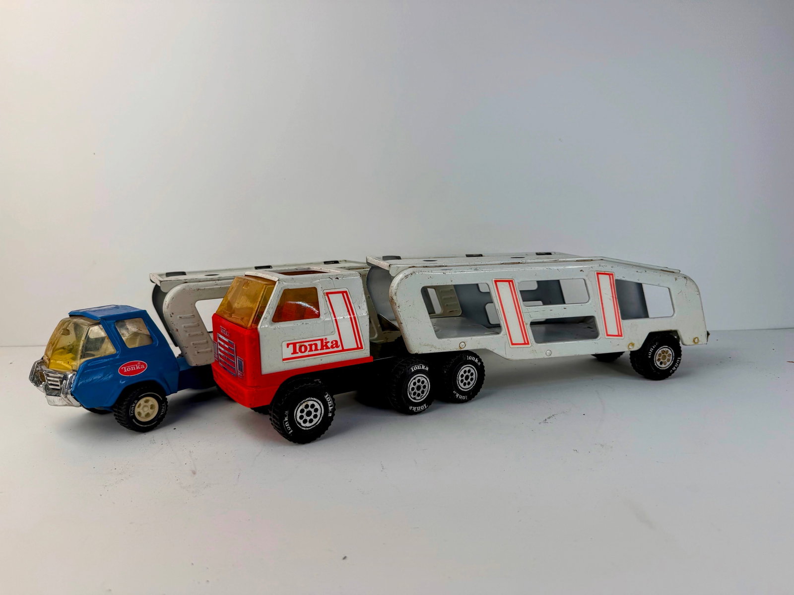 Set of two Tonka Truck Toy Hauler Trucks (1 of 3)