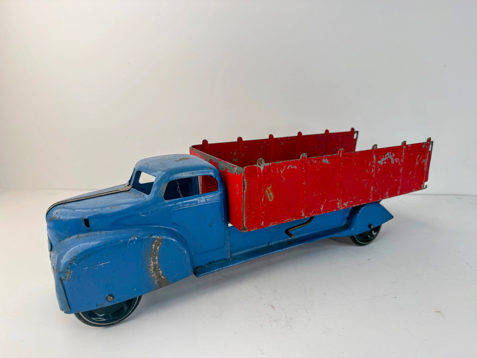 1940s pressed steel Marx spring dump truck (1 of 8)