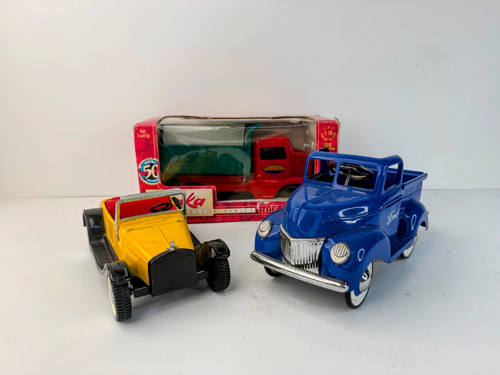 Set of three pressed steel cars and Tonka Truck (1 of 4)
