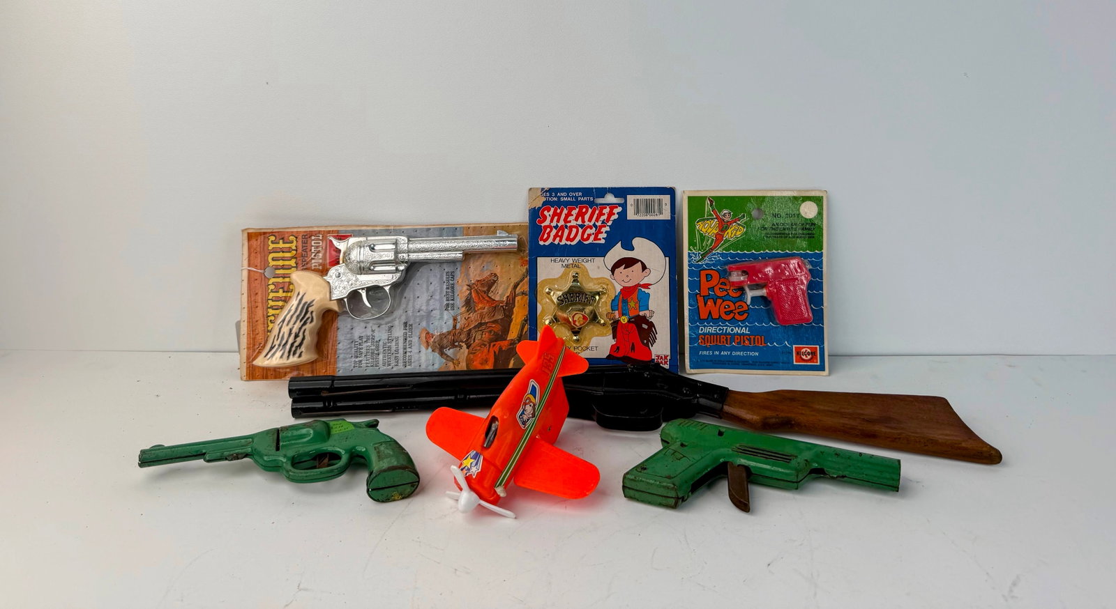 Micellaneous lot of toy guns and airplane (1 of 4)