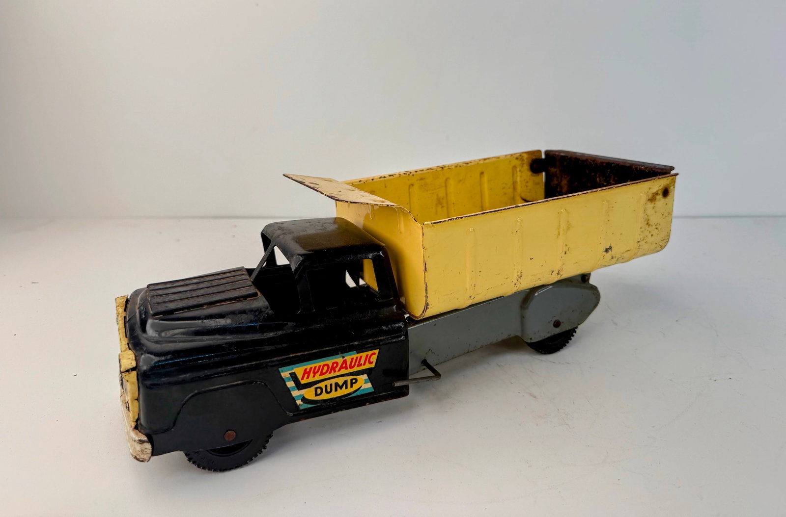 1950s Pressed Steel Hydraulic dump truck by Louis Marx (1 of 6)