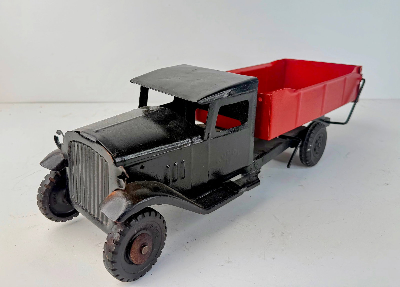 Repainted 1920s Buddy L Pressed Steel Dump Truck (1 of 6)