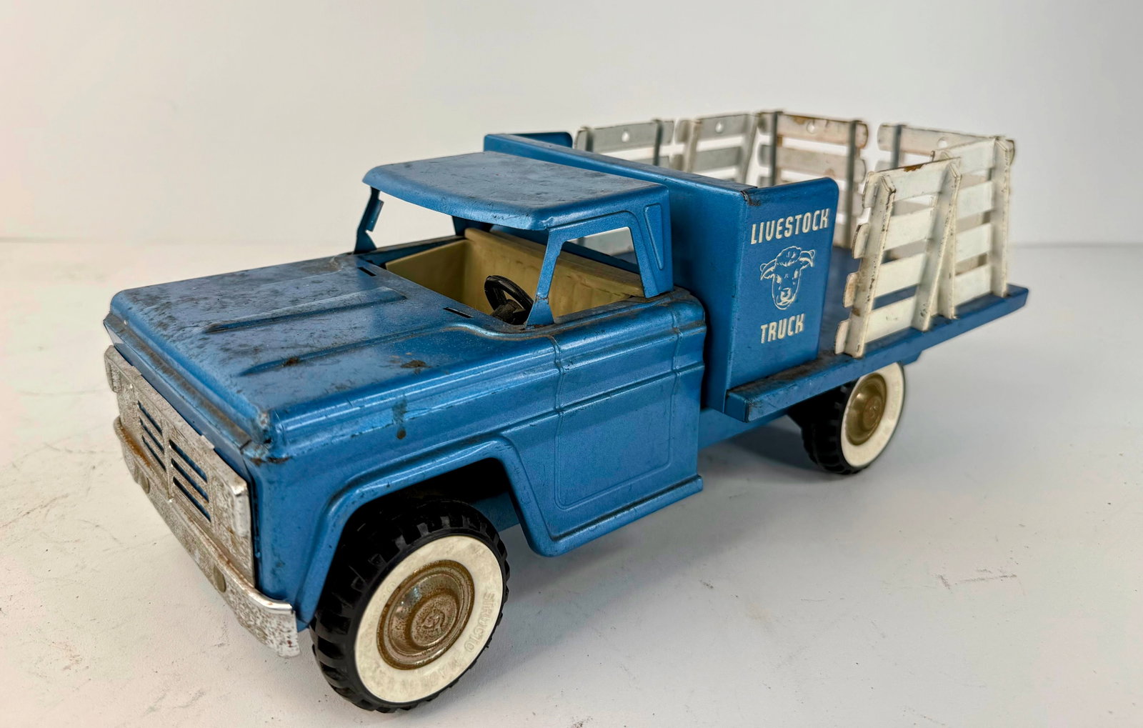 1960s structo farm livestock stake bed truck (1 of 5)