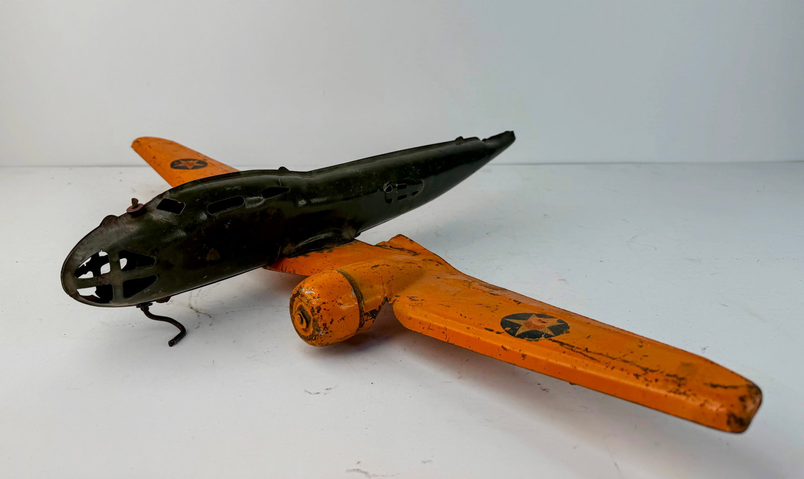 Buddy L Pressed Steel “Air Cruiser” 2 Prop Airplane: Buddy L Pressed Steel "Air Cruiser" 2-Prop Airplane. This classic Buddy L pressed steel Air Cruiser features its distinctive twin-propeller design and is in decent overall condition. A great addition 