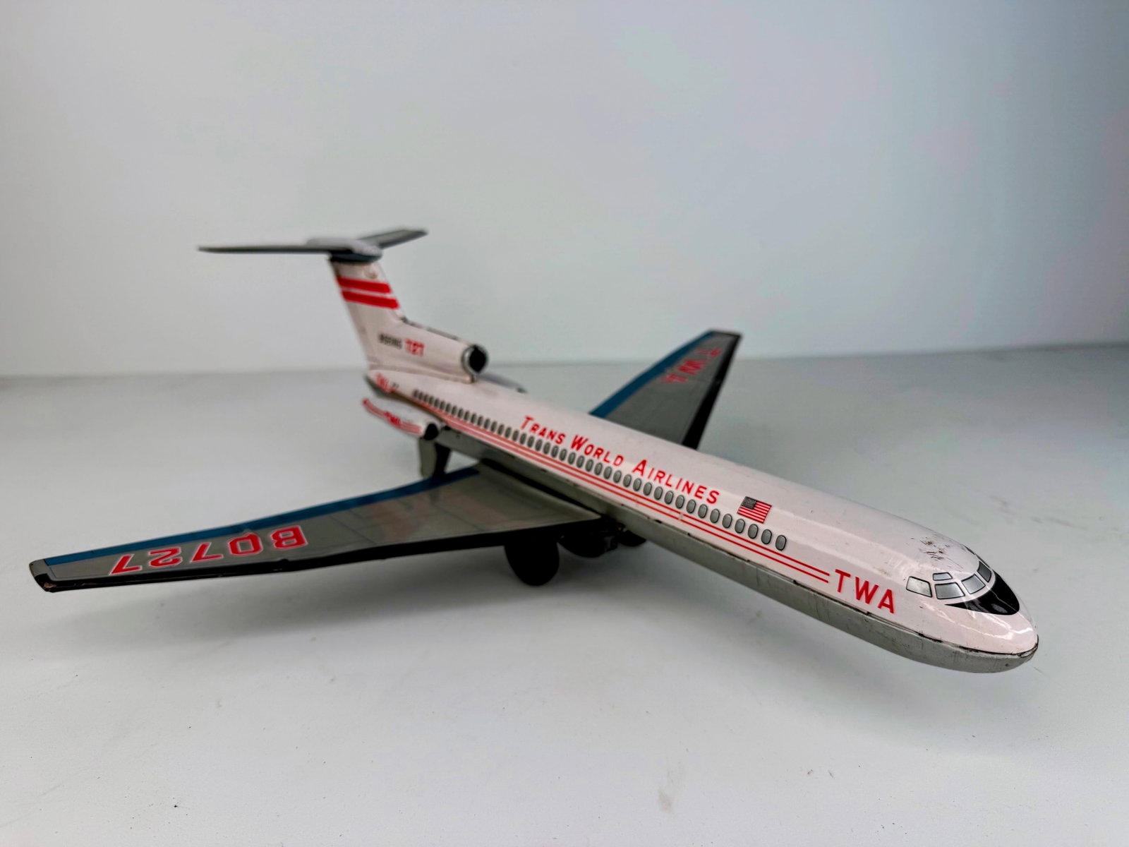 Tin Toy Modern Toys Boeing 727 plane Battery (1 of 3)