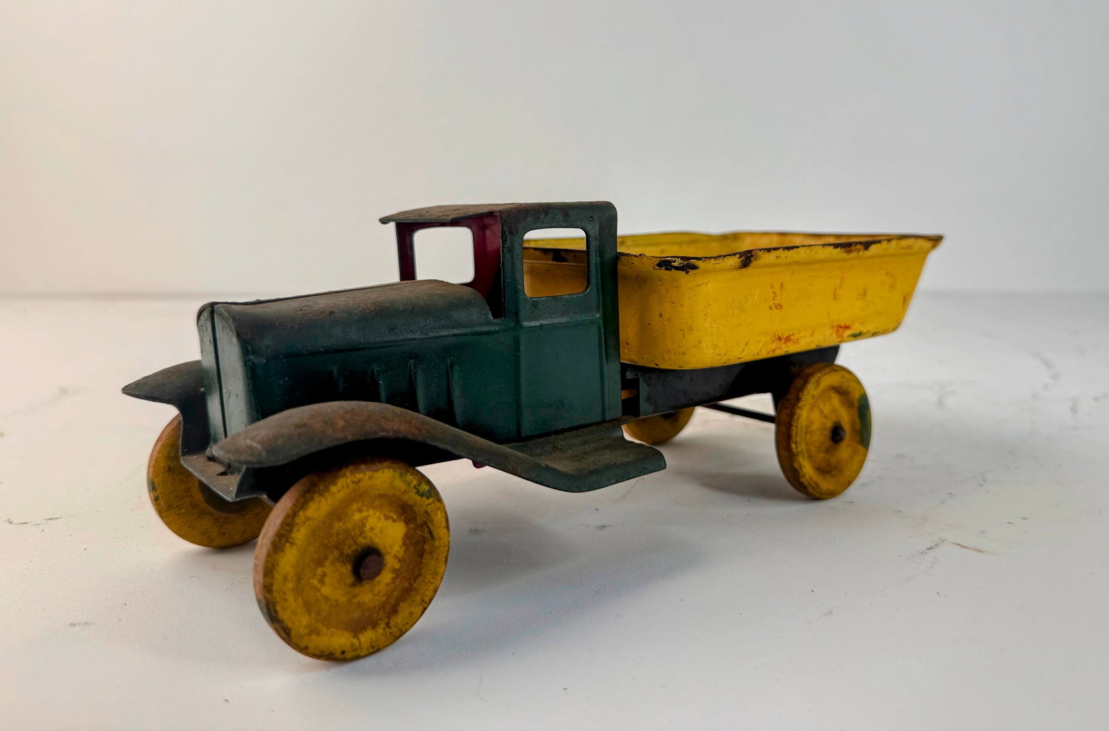 1920/30s Pressed steel Wyandotte dump truck (1 of 5)