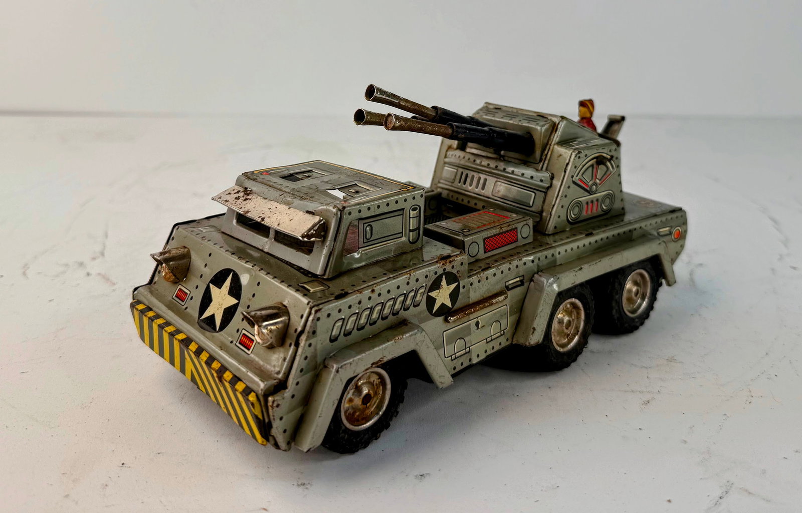 1960s Sankei Tin Litho battery operated Tank (1 of 6)