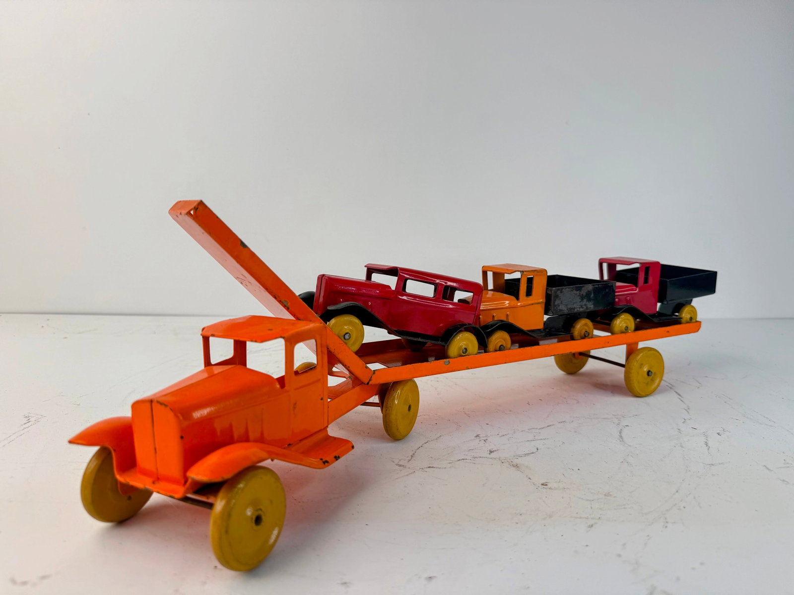 1930s Wyandotte pressed steel toy car transporter truck (1 of 6)