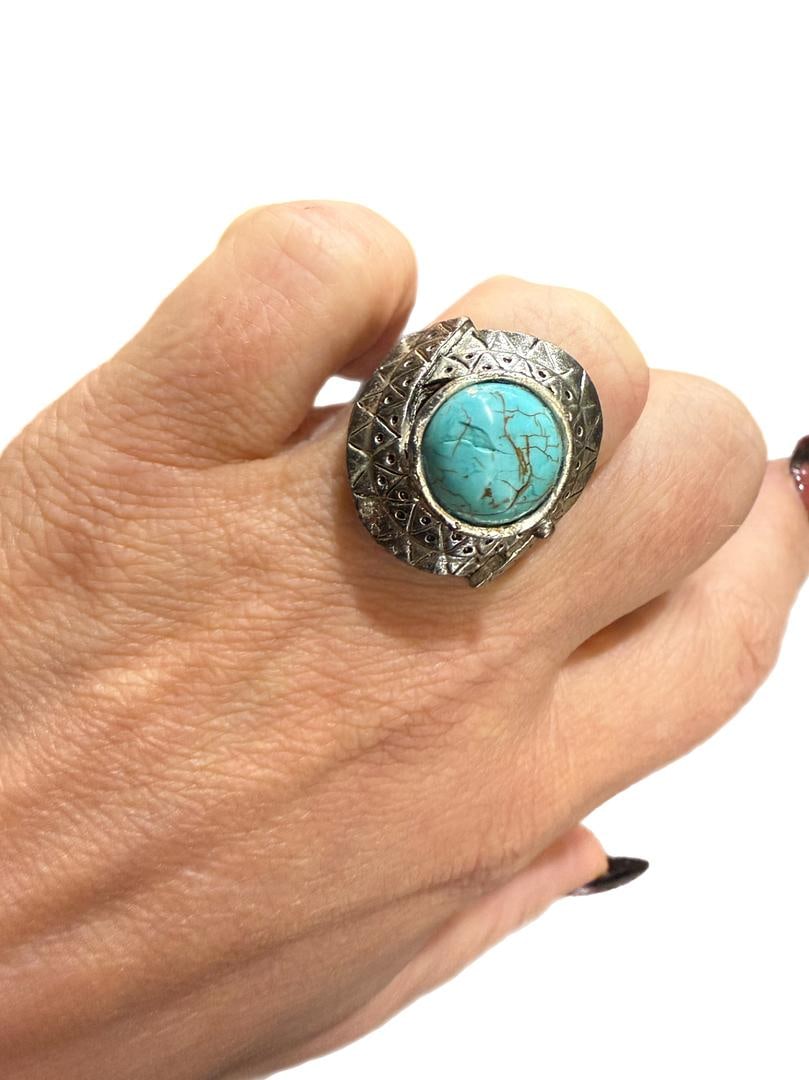 Fashion Ring Turquoise center stone Adjustable Size 7.5 (1 of 8)
