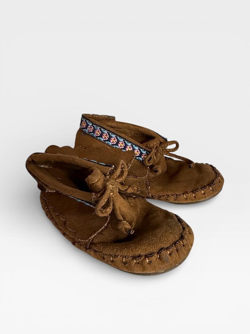 Vintage Toddler Moccasins Size 5 Embroidered with Rubber soles Authentic Suede Leather: 251 Vintage Toddler Moccasins Size 5 Embroidered with Rubber soles Authentic Suede Leather
