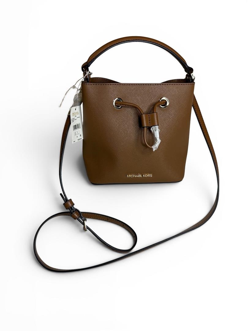 Michael Kors SURI Luggage Small Bucket Crossbody Leather Brown and Tan Brand New with Tags 228 USD: LOT 33 Michael Kors; SURI Luggage Small Bucket Crossbody Leather NWOT MSRP $228.00 SKU 196163354071 BROWN/TAN