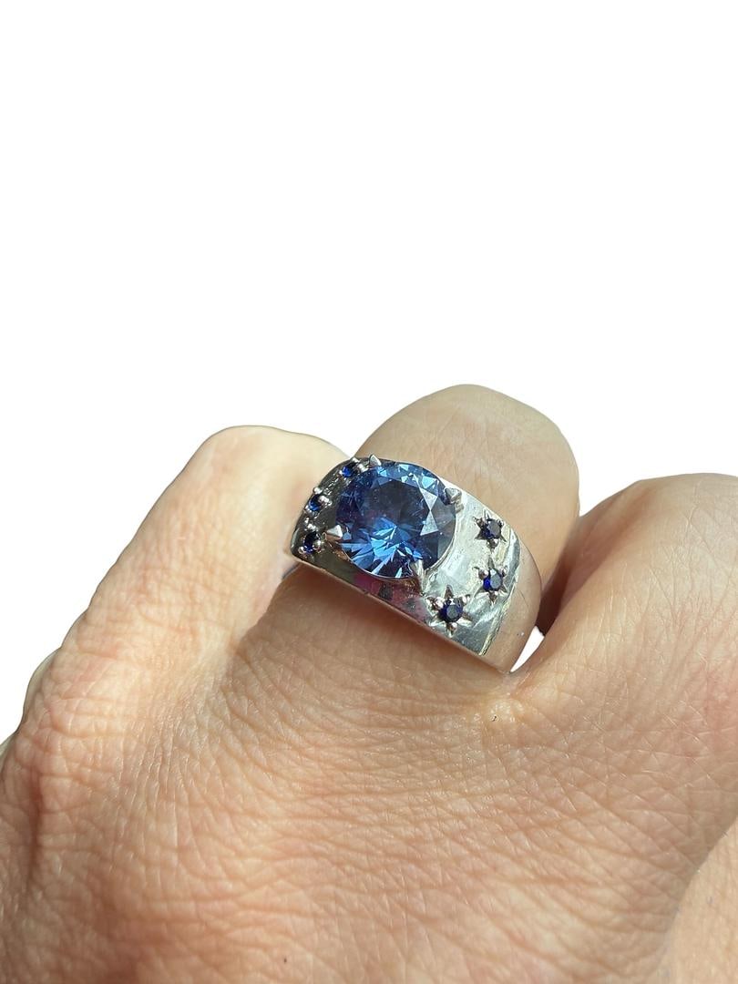 Sterling Silver VAAA 3 Carat Total Weight Tanzanite Ring with a 2 point 83 Carat Weight Center: LOT 116 Sterling Silver V-AAA 3 Carat Total Weight Tanzanite Ring with a 2.83 Carat Weight Center Brilliant Cut Center Stone Set into 4 Individual Prongs surrounded by 6 V-AAAA Brilliant Cut Smaller S
