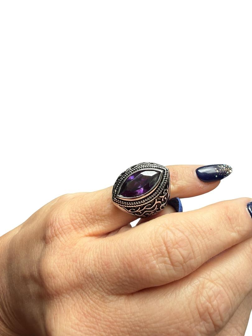 Womens Sterling Silver Marquees Cut Amethyst Fashion Ring Size 6 Purple Gemstone: LOT 118 Womens Sterling Silver Marquees Cut Amethyst Fashion Ring Size 6 Purple Gemstone total weight 15 grams